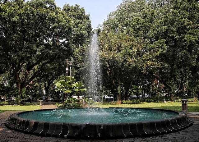 taman suropati menteng